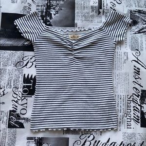 NWOT HOLLISTER black and white crop top